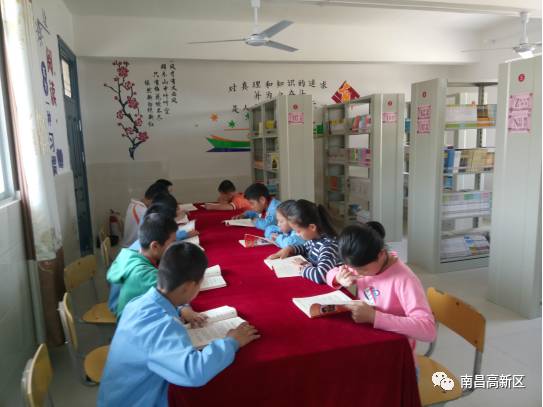 昌東鎮樓廠小學校園飄逸 梅花 香