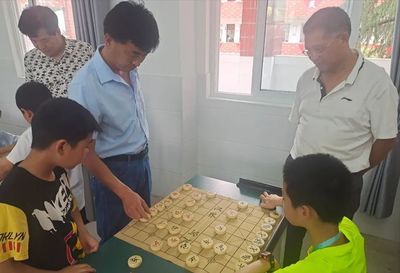新縣啟福小學(xué)舉行“黨旗引領(lǐng)我成長”象棋比賽頒獎典禮