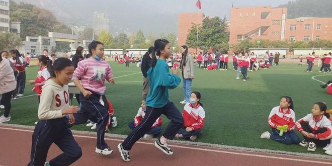 新縣啟福小學(xué)舉行2021年秋季運動會