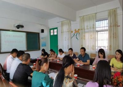 河南省信陽市新縣啟福小學第三教研協(xié)作區(qū)開展新上崗教師跟崗培訓暨集體備課活動