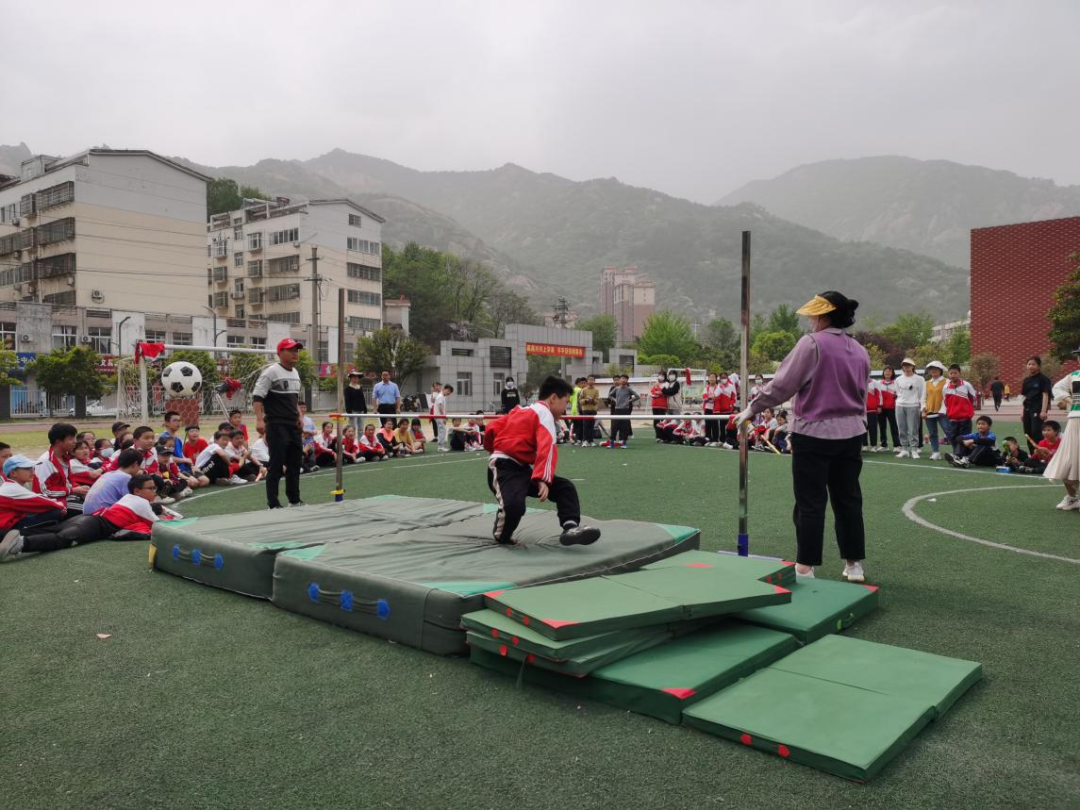 運(yùn)動(dòng)凝聚力量 激情飛揚(yáng)賽場 新縣啟福小學(xué)舉行2023年春季運(yùn)動(dòng)會(huì)