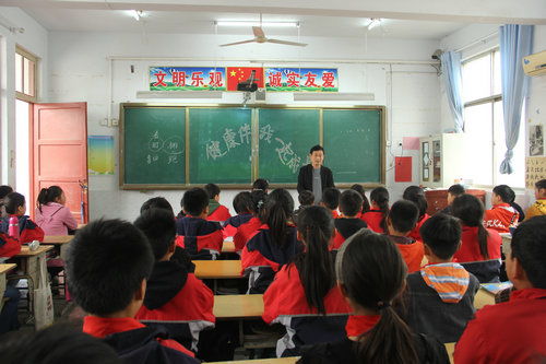 商丘市民權(quán)縣實(shí)驗(yàn)小學(xué)召開 拒絕 五毛食品 ,健康伴我成長 主題班會(huì)