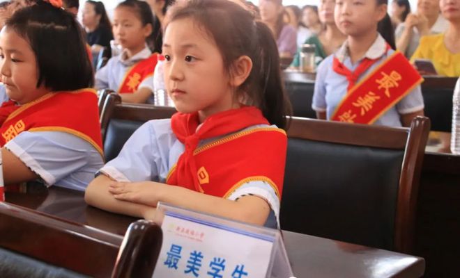 默默無(wú)聞奉獻(xiàn)智慧,孜孜不倦耕耘心田--河南省信陽(yáng)市新縣啟福小學(xué)