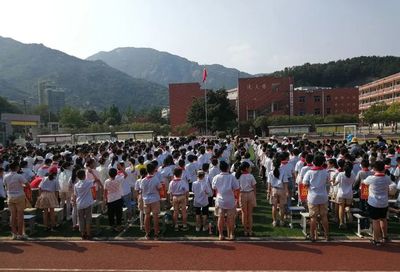 河南省信陽市新縣啟福小學舉行2021年秋季開學典禮暨法制報告會