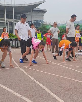 新縣啟福小學(xué)“市長(zhǎng)杯”足球賽、縣運(yùn)動(dòng)會(huì)、“校長(zhǎng)杯”籃球賽頒獎(jiǎng)