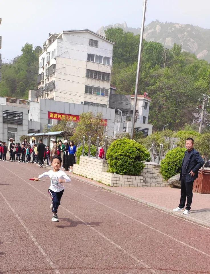 運(yùn)動(dòng)凝聚力量 激情飛揚(yáng)賽場(chǎng) 新縣啟福小學(xué)舉行2023年春季運(yùn)動(dòng)會(huì)