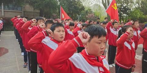 新縣啟福小學開展“緬懷先烈、繼承紅色基因”清明節祭掃活動