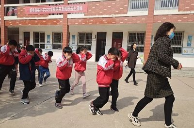 新縣啟福小學(xué)開展"安全教育日"主題活動