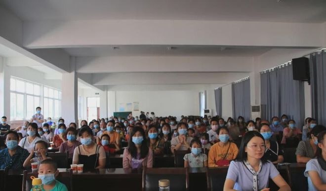 新縣啟福小學召開2021年秋新生家長會