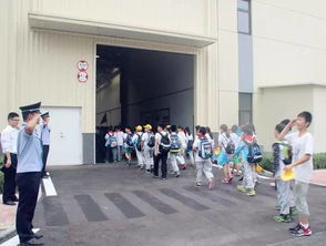 到義烏動力小鎮吉利工廠去參觀 佛堂小學師生感受現代工業的魅力