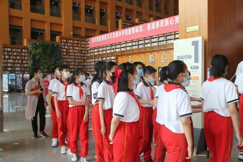 館校攜手播撒閱讀種子 南廠小學(xué)全體師生走進(jìn)市圖書館