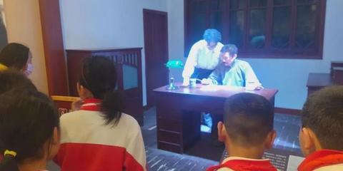 新縣啟福小學開展“緬懷先烈、繼承紅色基因”清明節祭掃活動