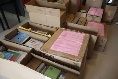 炎炎夏日送清涼！海峽教育報社等單位為永泰嵩口公益圖書館及啟福小學捐書